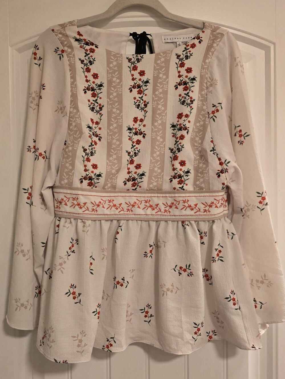 ๐7/25$ Boutique Floral Embroidered White Peasant Blouse - Picture 2 of 8